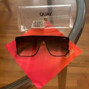 NWOT QUAY SUNGLASSES